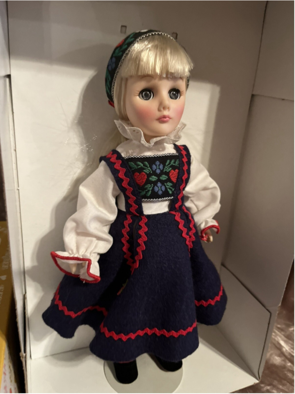 VINTAGE 1985 Effanbee Storybook Collection HEIDI 10" Porcelain Doll AA. WITH BOX